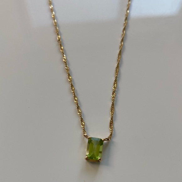Newly custom made 14k gold and peridot necklace - Picture 2 of 5